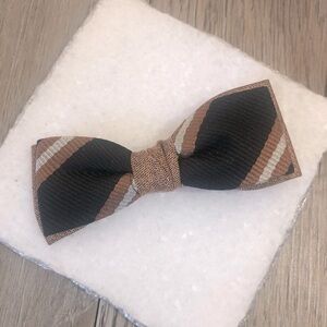 🔥SALE - any 4/$20.  Boy’s Clip On Bow Tie